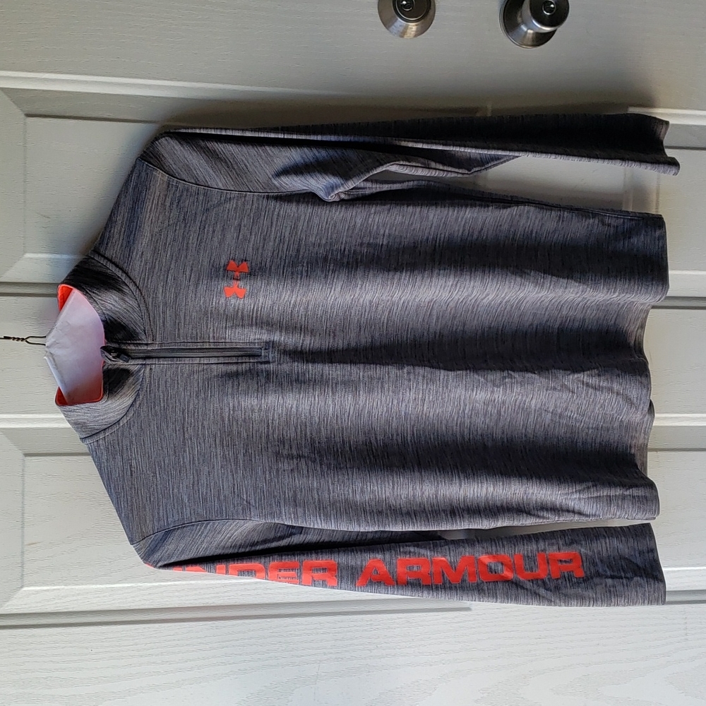 Boys UA size XL lightweight quarter zip
